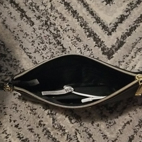 Phone Charging Wallet - Picture 4 of 7